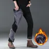2024 män vinter varm svart rak thcik fleece jeans mode casual baggy klassisk stil solid denim byxor manliga kläder 240112