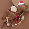 B2EB 6PCSSET SOOTE TOWEL BEECH BEECH RATTLE TOY TOY HAIRBRUSH Pacifier Chain Clips Born Christmas Gift Box 240111