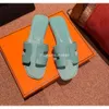 Oranes Sexig Thong Beach Summer Sandals Fashion Slippers Flat Heel 2024 Designer Leather Embroidery Lamer Women Alphabet Mules Classic DJMW RLIP