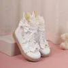 Stivali Rosa Bianco Dolce Principessa Caviglia Incrociato Bowtie Perle Ciondolo TPU Suola Tacco Basso Partito Scarpe Da Donna Autunno Inverno 2024