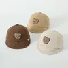 Cappellini con sfera Doit 2024 Autunno Bambino Berretto da baseball Ragazzo Ragazza Orso Etichetta Tesa morbida Inverno Bambino Bambini Cappello di Snapback da sole per 1 a 4 anni