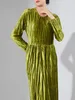 Miyake Fold 2024 Spring Long-Sleeved Dress High-End Temperament Round Neck Green Canary Long kjol 240112