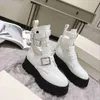 Célèbre designer 2024 nouveau vent romain botte gâteau fond épais creux cool bottes femmes en cuir boucle cool moto style