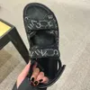 Tasarımcılar Sandallar Klasikler Ayakkabı Moda Rhinestone İnci Zincir Toka Orijinal Deri Kanca Döngü Kadınlar Tasarımcı Denim Düz Topuk Bayanlar Sıradan Sandal 34-43