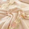 Rosa super macio veludo velo luxo princesa conjunto de cama flores bordado rendas babados capa edredão folha fronha 240112
