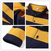 Polo a maniche lunghe da uomo d'affari di marca Abbigliamento da uomo Top a righe Risvolto Abbigliamento di lusso Moda Abbigliamento da golf da uomo ricamato 240111