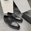 Sapatos de couro masculinos, novos sapatos de couro feitos à mão com cadarço colorido, corte baixo, sapatos oxford em relevo, marca de luxo, moda