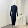 Sukienki swobodne 2024 Kolekcja Czarna elegancka ołówek sukienki midi Town Kołnierz Folds Folds Wysokiej jakości ubrania kobiet