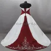 Romantisk vinröd med vit bröllopsklänning gotisk sexig stropplös satin broderi bröllopsklänningar elegant korsett snörning slott brudklänning viktoriansk brud 1950 -tal