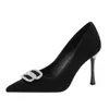 Sukienka Buty Rozmiar 30-44 Stiletto pięta zamszowy Point Stopa wysokie obcasy Kobiety Pumpy Solid Color Black Thin