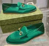 Flatskor av högsta kvalitet Kvinnliga bekväma och eleganta kvinnors skor för kvinnor Silk Loafers Moccasins Tassel Metal