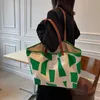 Lyxdesigner stor kapacitet Tote Handväska för kvinnor 2023 rutigt mönster Trend Brand Shopper Shopping Bag 240111