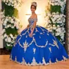 2024 Royal Blue Sexy Quinceanera klänningar Guldspetsarapplikationer Crystal Beads Off Shoulder Tulle Plus Size Formal Party Prom Evening Gowns Sweep Train