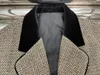 2024 neue Winterwolle-gestreifte Damenjacke mit warmer und hochwertiger Track-Designer-Wolljacke, europäische Mode, eleganter Retro-Stil 240112