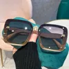 Occhiali da sole senza montatura da donna per uomo Occhiali da sole vintage firmati quadrati tonalità rosse UV400 Eyewear 2024