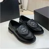 2024 Mocassini di marca da donna primaverili Scarpe eleganti alte con motivo check in pelle di stilista di moda Scarpe piccole in pelle piatte con fibbia in metallo da donna di alta qualità