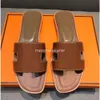 Oranes Beach 2024 schoenen olan brief luxe platte ontwerper mode lederen slippers dames 35-42 sandalen zomer gjic