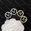 Squisiti piccoli orecchini a V lettere borchie circolari orecchini con strass di design accessori per orecchini coordinati alla moda