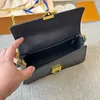 Borsa a tracolla con catena Pelle di vacchetta Fibbia con chiusura a S Lettere di moda Borse a tracolla con patta semplice Borse a tracolla firmate Borsa Portafogli semplici 22 cm