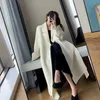 Elegante Midi-Wollmischungsjacke für Damen, koreanische dicke lange Bandage-Jacke, Super-Spitzenjacke, weißer Cardigan-Wollmantel 240112