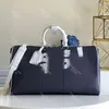 Fashion äkta läder ravel väskor nylon handväskor stora kapacitet hållarna bära på bagage duffel väskor lyx män bagage 50 cm lyxdesigner väska