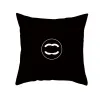Дизайнерская декоративная подушка Черно-белая декоративная подушка с буквенным логотипом Домашняя наволочка Украшение дивана Подушка 45/45 см Съемная подушка