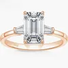 2024 Anpassad 18K White Gold Lab -odlad diamantförlovningsring 2,5CT Emerald Cut CVD Ring Smycken för kvinnor