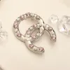 Luksusowy projektant biżuterii broszki perłowe kobiety diamentowy broch broszka moda para ubrania broszka akcesoria prezent