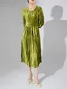 Miyake Fold 2024 Spring Long-Sleeved Dress High-End Temperament Round Neck Green Canary Long kjol 240112