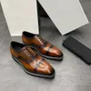 Sapatos de couro masculinos, novos sapatos de couro feitos à mão com cadarço colorido, corte baixo, sapatos oxford em relevo, marca de luxo, moda