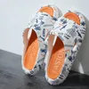 Gratis fraktdesigner Casual Platform Slides tofflor Män Kvinna Anti Slip Wear-Resistent Sandalia Sandaler Flat Summer Beach Shoe
