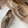 Elegantes hombres para mujer Zapatos de vestir Mocasines de cachemira de alta calidad Diseñadores Hebilla clásica Punta redonda Tacón plano Confort de ocio Cuatro estaciones Zapato de fábrica para mujer