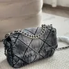 Bolso de mezclilla Bolso de hombro de diseñador para mujer 29 cm Hardware de diamante Hebilla de metal Bolso de lujo Bolso cruzado con cadena Matelasse Bolso casual de calle Bolsos de viaje para aeropuerto Sacoche