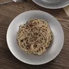 Skålar som blandar bassäng salladskålnudlar som serverar grunt frukter pasta behållare