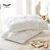 Lofuka Luxury White 100% Goose Down Pillow nedsäker blommor Craft Cotton Cover Bedding 3D Style Rektangel Queen King Bed Pillow 240111