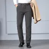 Pantalons pour hommes 2024 Marque d'hiver Business Casual Jeans en polaire Mode Grande laine chaude Lâche Casual Corduroy Noir Gris Café