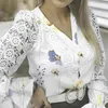 女性のブラウス女性シャツホローレースパッチワーク花柄のフローラルプリント長袖ラウンドネックvシングルブレストミッドミッドレングスコミュートブラウス