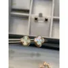 Studdesignerörhängen 2024 Pearl 18k Four-Leaf Clover Earrings For Women Senior Classic Earrings New Clover Earrings Light Luxury Flash Mens örhängen