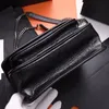 Designväska axelväska kvinnor väska vintage ko läder clamshell mode handväska crossbody väska med vv-formad sömning 2024