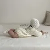 Rompers mianol Nowy wiosenny body dziecięce maluch plisowany w stylu długim rękodzie dla niemowlęcia One Piece H240508