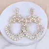 Novel Design Ear Shiny Large Rhinestone Dangle örhängen för kvinnor Fashion Jewlery Evening Dress Statement Earrings Accessory 240113