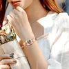 Armbanduhren Damenarmband Golduhr Fashion Sparkle Set mit rot-blauem Edelstein Machine Stretch Open Valentinstagsgeschenk