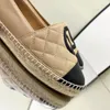2024 Yeni Yaz Sandale Seyahat Looter Tarak Tasarımcı Tuval Lüks Platform Kaydırıcılar Düz Topuk Gündelik Ayakkabı Slayt Slayt Kadın Erkekler MULE DIREORS DERİ AYAKLAR Sandal Hediye