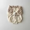 Rompers mianol Nowy wiosenny body dziecięce maluch plisowany w stylu długim rękodzie dla niemowlęcia One Piece H240508