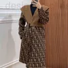 Diseñador Trench Chaquetas para mujer Gabardina Estilo largo Rompevientos Moda Capa con capucha Letras con cinturón Traje de dama delgada Chaqueta Abrigos de lana Flor antigua Patte VQUQ