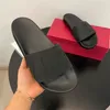 V Dhgate برشام حذاء لامرأة مان مصمم شببر فليب فليب Flop Flat Sandal Top Black Loafer Sandals Rubber Rubber Slide Sandale Summer Beach Cool Tazz Slippers