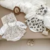 Rompers baby flickor kläder blomma bodysuit söt en bit med hatt h240508