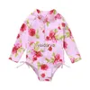Одноказки 2023 летняя малышка для маленькой девочки купания милый длинное рукав младенец цельный цветочный новорожденный детский купальный костюм бикини H240508