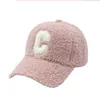 Gorras de bola Diseñador Nueva C Letra bordada Gorra de béisbol Mujer Cordero Cashmere Otoño e invierno Espesado Cálido Pato Lengua Sombreros Coreano Casual S9QW