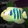 En gros personnalisé éclairage gonflable coloré poisson 2 m plafond pendentif dessin animé poisson ballon avec lumière LED pour